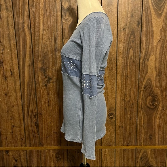 Vocal Blue Ribbed Embellished Stretch Distressed Long Sleeve Pullover Top Sz M - Picture 3 of 7
